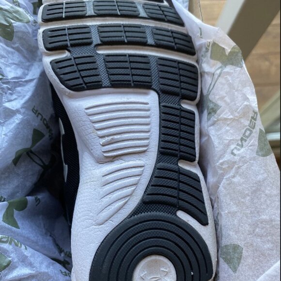 Under Armour  Boys Running Shoes 4Y Black/White - Picture 3 of 10